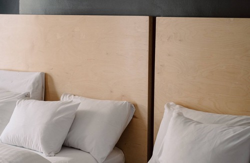 Belfast City Centre Hotel | Discover The 1852: Self Check-in with Family-Friendly Amenities