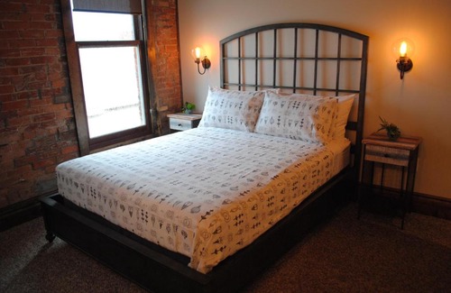 Paducah Hotel | Discover the 1857: Family-Friendly Getaway with Hot Tub