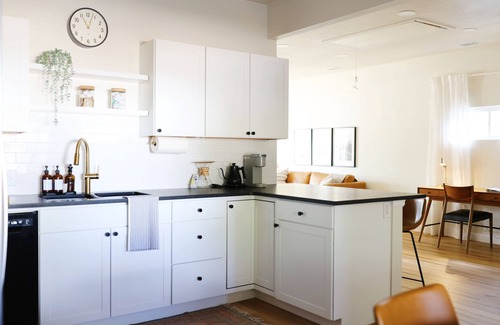 Cheyenne House | Modern Downtown Private Home with Fenced Backyard & Spa