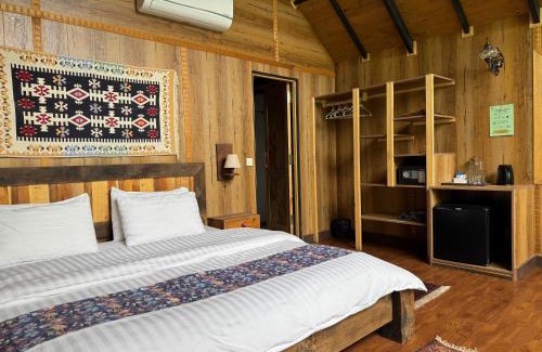 Hunza Hotel | Discover The 2 Magpies, Hunza: Pet Friendly & Highly Rated