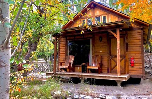 Hunza Hotel | Discover The 2 Magpies, Hunza: Pet Friendly & Highly Rated