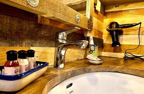 Hunza Hotel | Family-Friendly Escape at The 2 Magpies Hotel