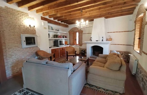 Alcanizo House | Discover The 20th Century Knocker: Rated 10/10, Pet-Friendly!