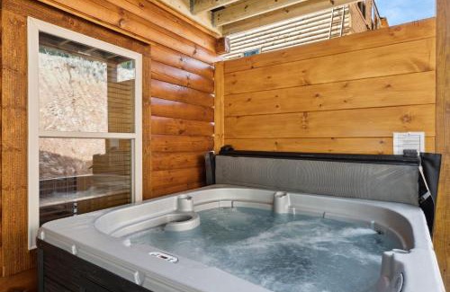 Pigeon Forge House | Newly Built 3 Bedroom Cabin Near the Parkway with Hot Tub
