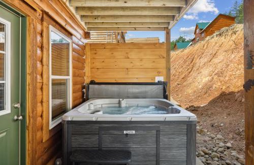 Pigeon Forge House | Newly Built 3 Bedroom Cabin Near the Parkway with Hot Tub
