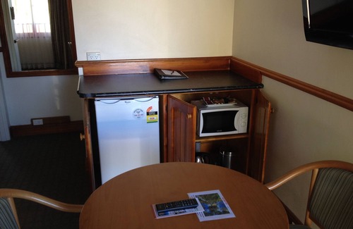Katoomba Hotel | Explore Comfort at The 3 Explorers Motel - Top Amenities Await