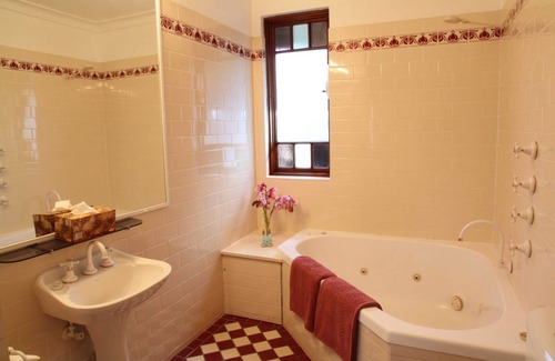 Katoomba Hotel | Explore Comfort at The 3 Explorers Motel - Top Amenities Await