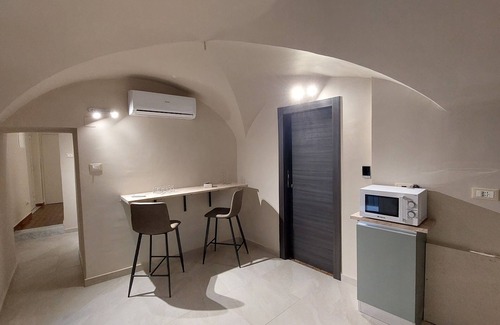 Old Town Condo | Premier Garibaldi Suites: Steps from Duomo with Spa & Kitchen