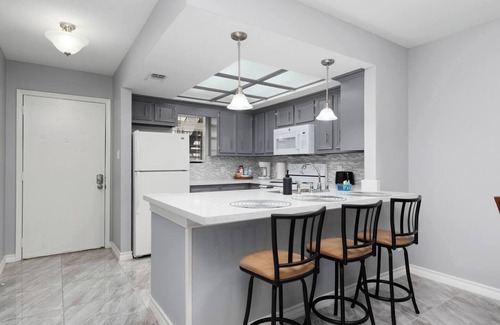 Brownsville Condo | The 3 Queen Modern by 802 & Paredes