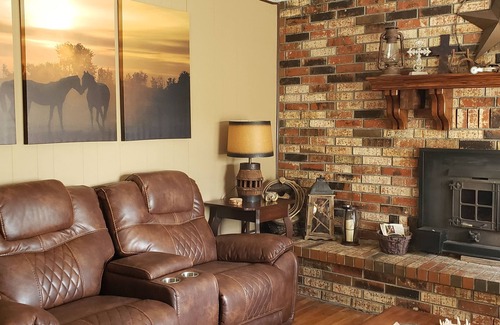 Love County House | Discover The 36 House: A Cozy Dog-Friendly City Retreat