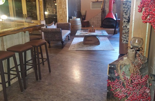 Niles Bed & Breakfast | The 3R - Rest, Relaxation & Rejuvenation in over 15,000 sq ft can sleep up tp 45