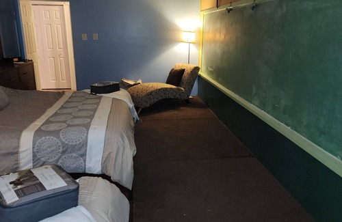 Niles Bed & Breakfast | The 3R - Rest, Relaxation & Rejuvenation in over 15,000 sq ft can sleep up tp 45