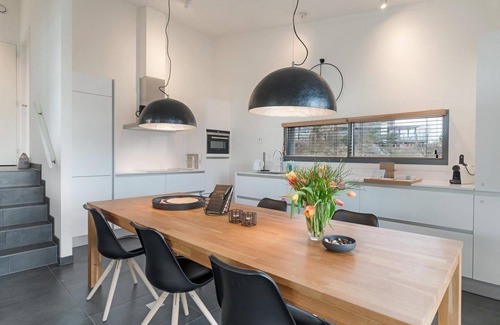 Ouddorp House | Super VIP Villa: Comfort, Ocean Views & Pet-Friendly Stay