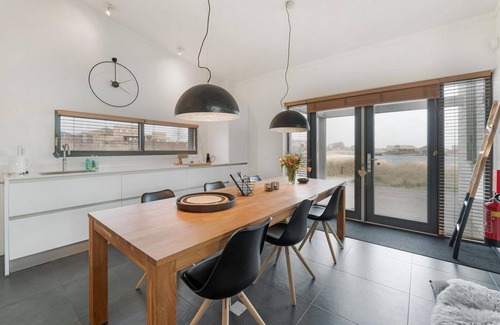 Ouddorp House | Super VIP Villa: Comfort, Ocean Views & Pet-Friendly Stay