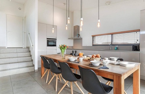 Ouddorp House | Waterfront Villa Super VIP: Ocean Views and Family-Friendly