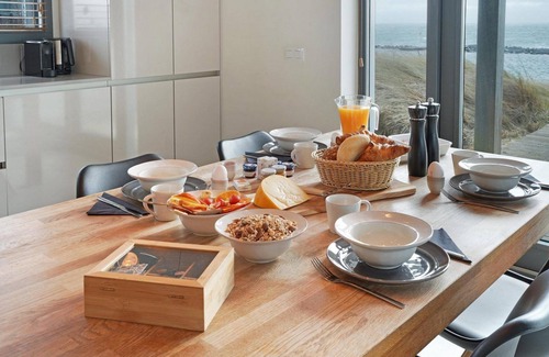 Ouddorp House | Waterfront Villa Super VIP: Ocean Views and Family-Friendly