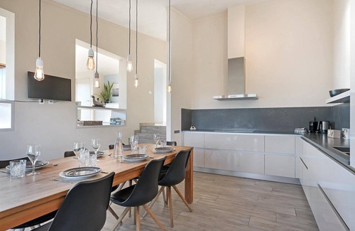Ouddorp House | Family-Friendly Villa with Ocean Views and Pet Access