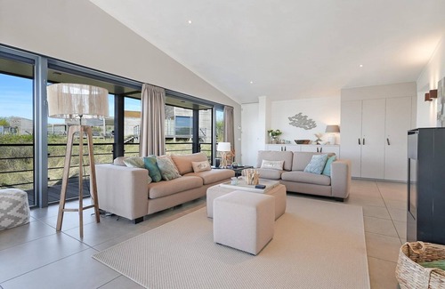 Ouddorp House | Family-Friendly Villa Super VIP with Ocean Views & Terrace