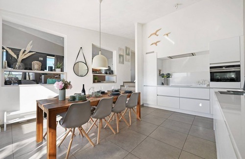Ouddorp House | Family-Friendly Villa Super VIP with Ocean Views & Terrace