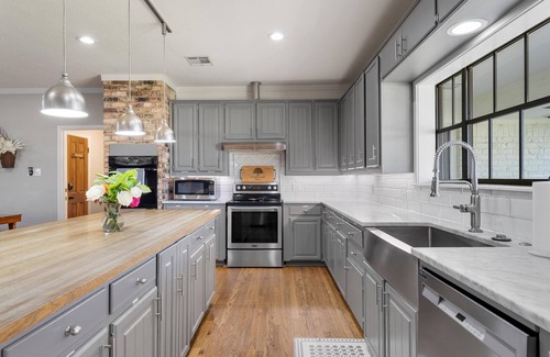 Crawford House | Relax at The Gathering House: Poolside Retreat Near Waco