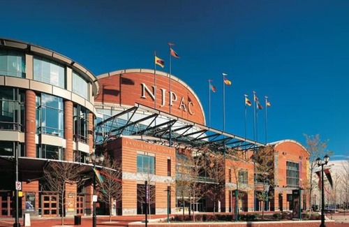 Newark Apartment | Discover The 501 Getaway: Rooftop Views & Skyline Charm