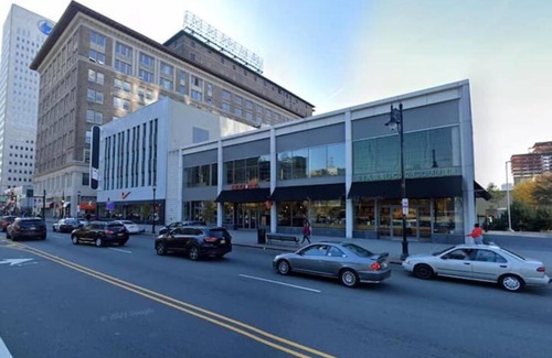 Newark Apartment | Discover The 501 Getaway: Rooftop Views & Skyline Charm