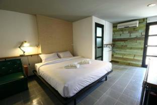 Phitsanulok Hotel | Budget-Friendly Comfort at The 8 Factory Hotel Phitsanulok