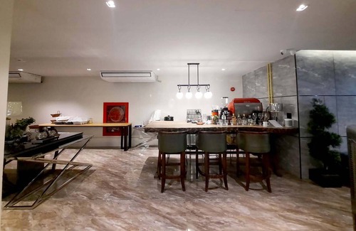Ramkhamhaeng Hotel | Stay Comfortable at The 9 Residence Hotel with Breakfast