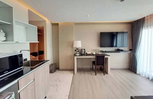 Ramkhamhaeng Hotel | Stay Comfortable at The 9 Residence Hotel with Breakfast