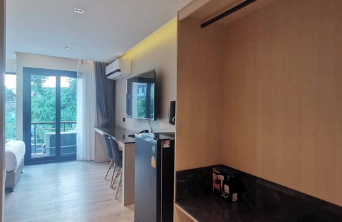 Ramkhamhaeng Hotel | Stay Comfortable at The 9 Residence Hotel with Breakfast