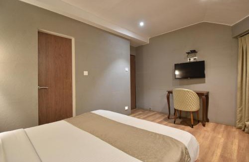 Santacruz Hotel | Convenient Stays at The Aarya Business Hotel with Dining