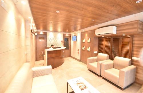 Santacruz Hotel | Convenient Stays at The Aarya Business Hotel with Dining