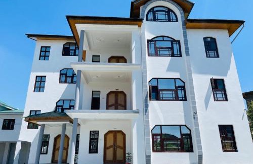 Srinagar House | The Aastana