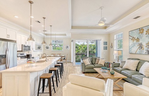 Siesta Key House | Pet-Friendly Retreat with Pools Steps from the Beach
