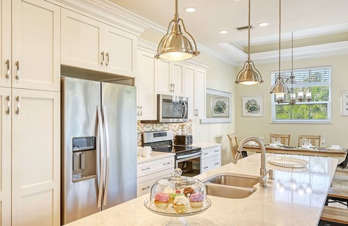 Siesta Key House | Pet-Friendly Retreat with Pools Steps from the Beach