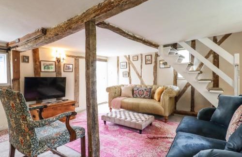 Bury St Edmunds House | Experience Comfort at The Abbey Cottage: Pet & Child Friendly