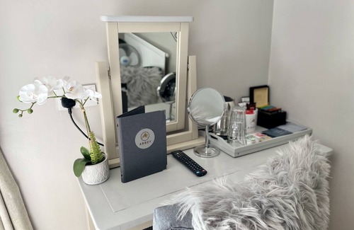 Battle Hotel | Discover Comfort at The Abbey Hotel with Family-Friendly Amenities