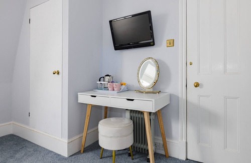 Pembridge Hotel | Tranquil Getaway at The Abbey Notting Hill with Spa & Breakfast