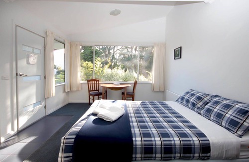 Raymond Island Hotel | Cozy Retreat at The Abbey Raymond Island with Kitchen Access