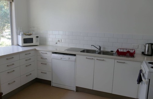 Raymond Island Hotel | Cozy Retreat at The Abbey Raymond Island with Kitchen Access