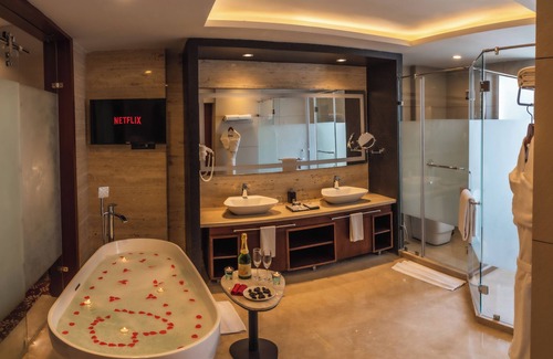 Leh Hotel | Explore Relaxation at The Abduz Leh with Pool & Spa