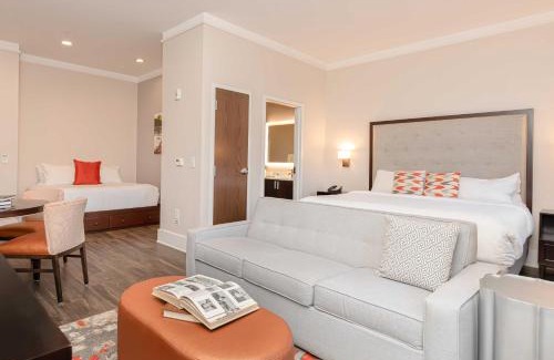 Clemson Hotel | Discover The Abernathy: Pet-Friendly Retreat with Breakfast