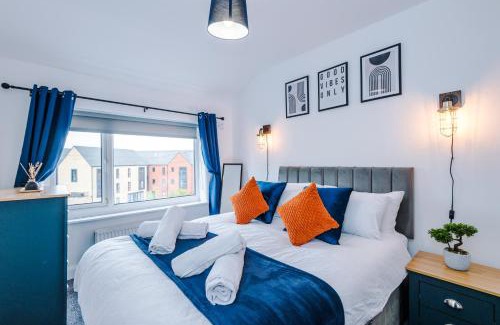Wigan Apartment | The Acacia Lodge - Bright & Modern 3BR Home by Parydise Properties - Ideal for Business & Leisure