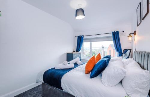 Wigan Apartment | The Acacia Lodge - Bright & Modern 3BR Home by Parydise Properties - Ideal for Business & Leisure