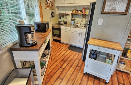 Mill Ridge Cottage | Cozy Acorn House: 2BR Retreat with Pool & Fire Pit