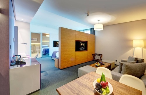 Al Majaz Hotel | Experience The Act Hotel Sharjah: 5-Star Comfort Awaits