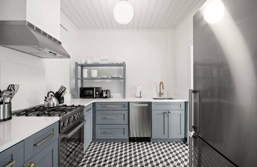 Hyde Park Apartment | The Adaline 5 by Brightwild Classy Hyde Park Apt