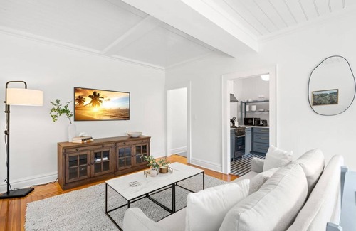 Hyde Park Apartment | The Adaline 5 by Brightwild Classy Hyde Park Apt