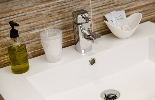Crossford Hotel | Discover Comfort at The Adamson Hotel with Family-Friendly Amenities