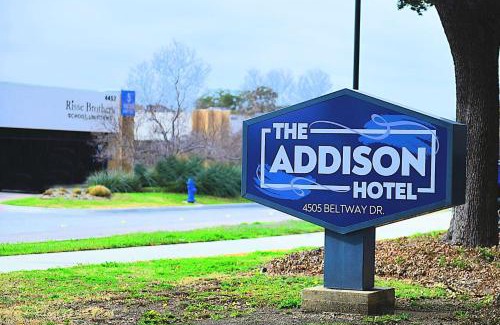 Addison Hotel | Pet-Friendly Getaway at The Addison Hotel SureStay Collection